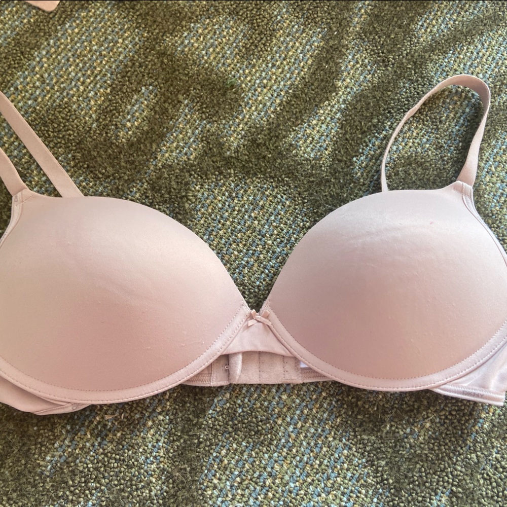 Lot of NINE bras 36C
